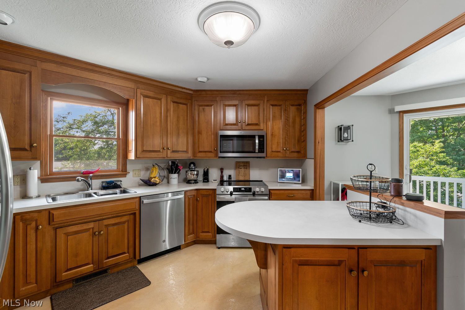 1696 N Hill Road NW Dover OH 44622