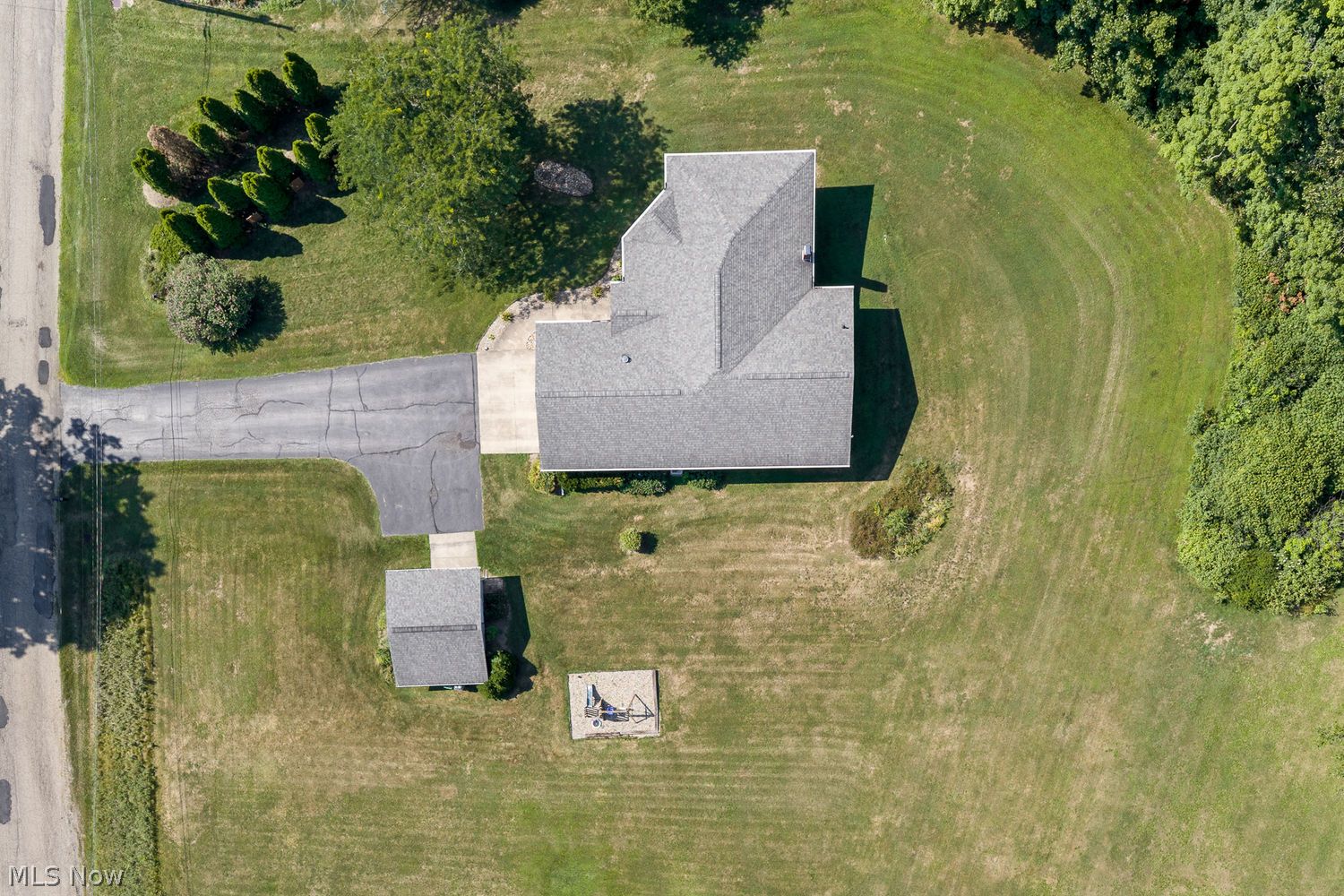 1696 N Hill Road NW Dover OH 44622