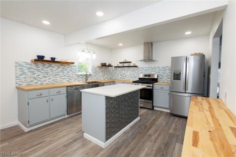 241 Inwood Boulevard Avon Lake OH 44012