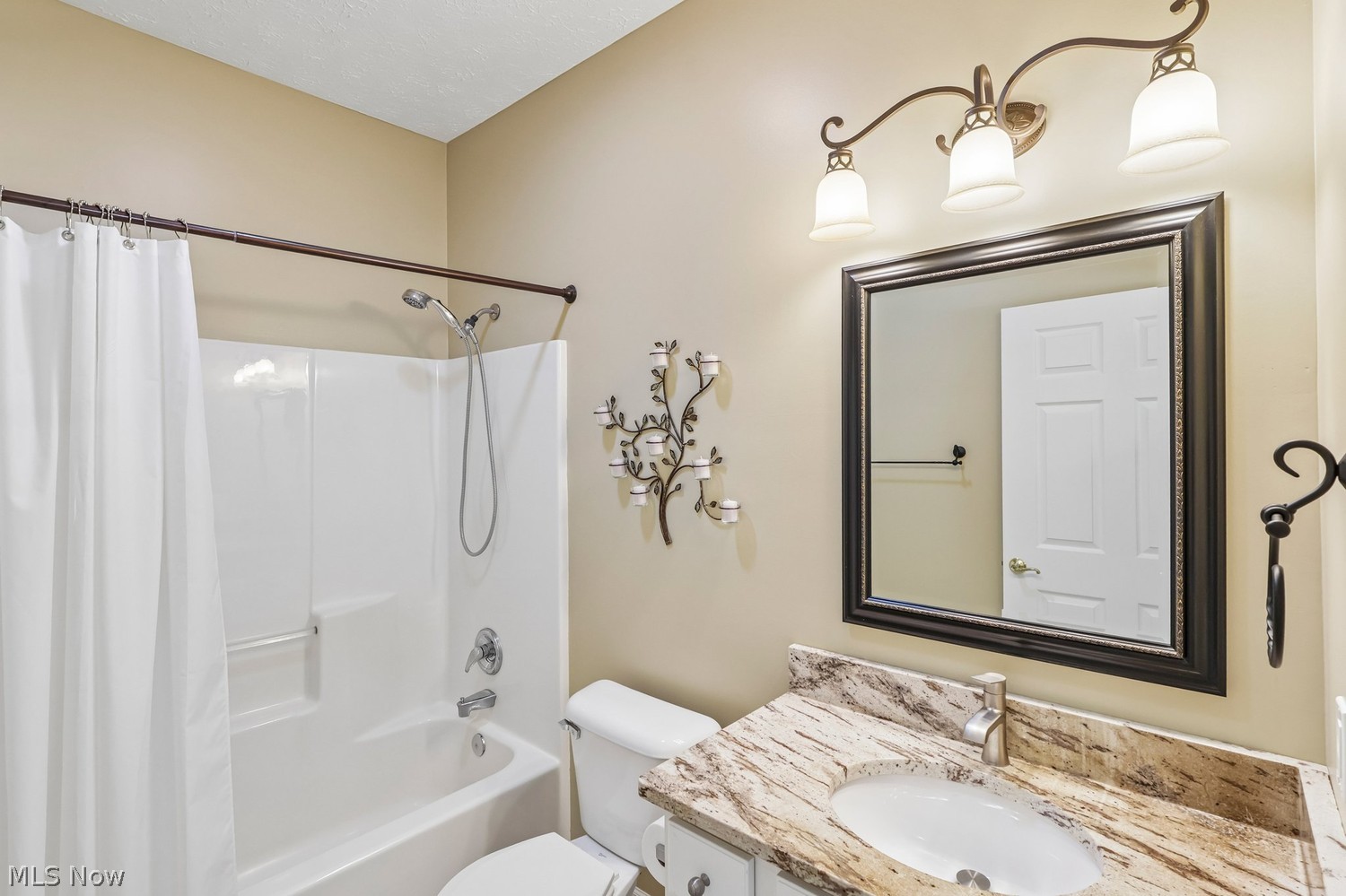 2446 Halifax Court Avon OH 44011