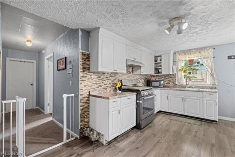 1674 E 32nd Street Lorain OH 44055