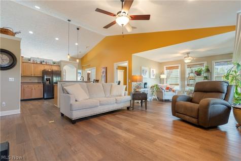 4732 Helmsworth Drive NE Canton OH 44714