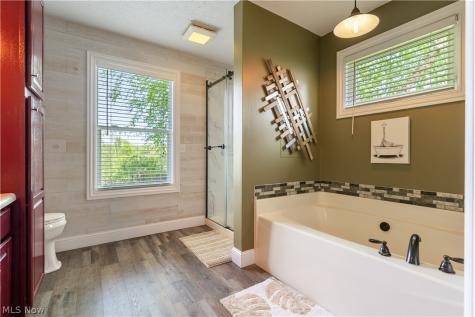 4732 Helmsworth Drive NE Canton OH 44714