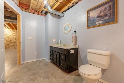 4732 Helmsworth Drive NE Canton OH 44714