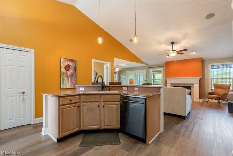 4732 Helmsworth Drive NE Canton OH 44714