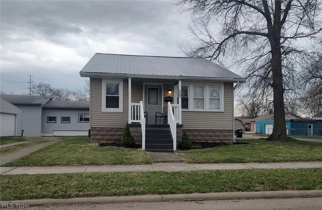 1305 Eastport Avenue Uhrichsville OH 44683