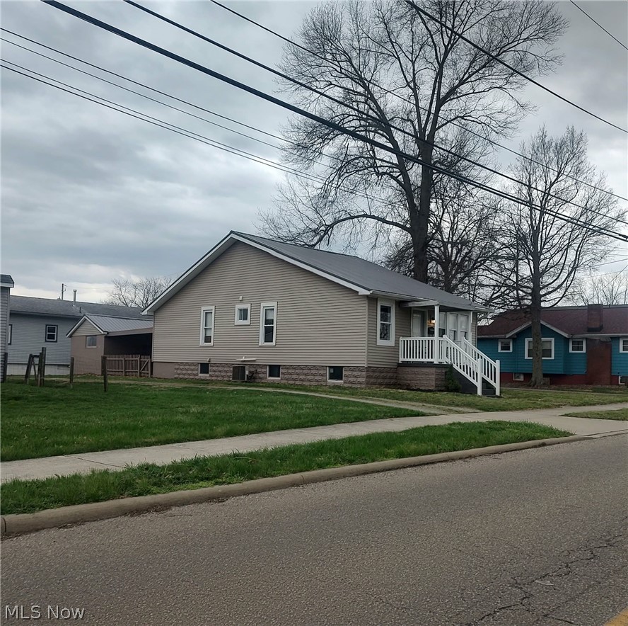 1305 Eastport Avenue Uhrichsville OH 44683