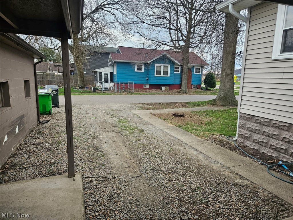 1305 Eastport Avenue Uhrichsville OH 44683