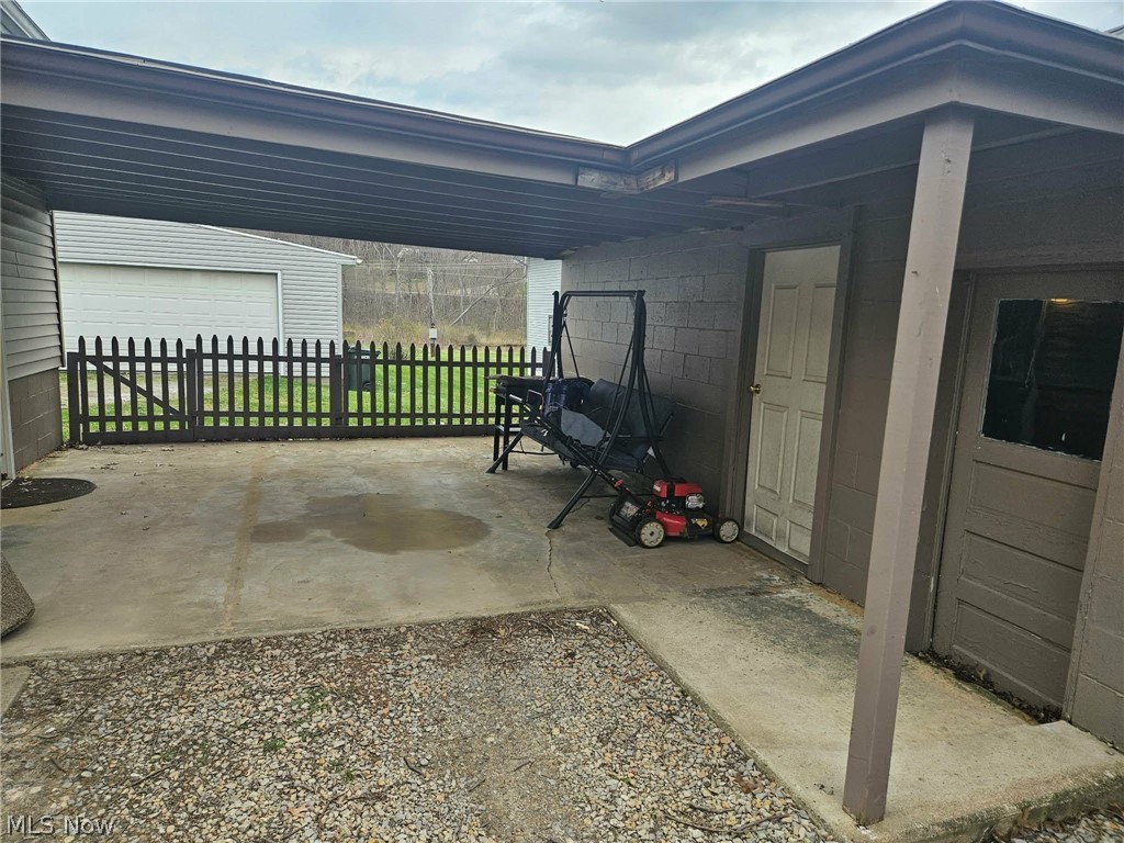 1305 Eastport Avenue Uhrichsville OH 44683