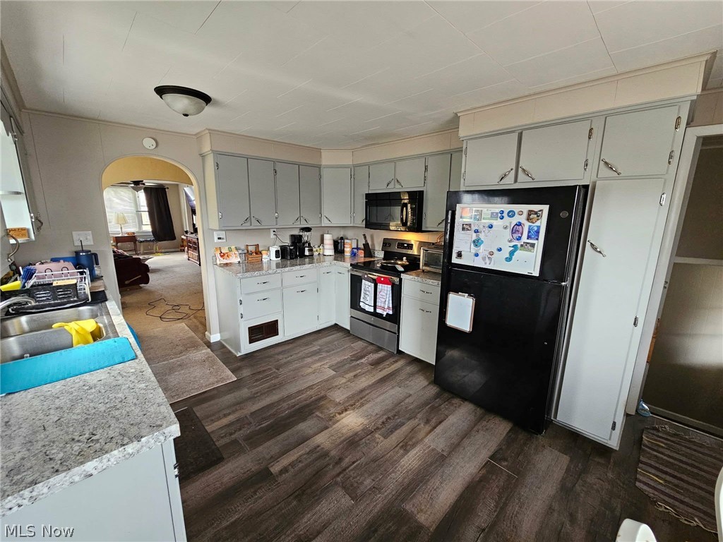 1305 Eastport Avenue Uhrichsville OH 44683