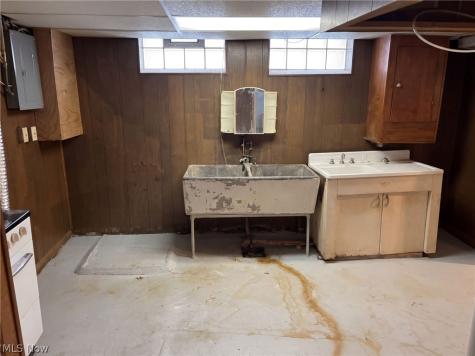 16316 Walden Avenue Cleveland OH 44128