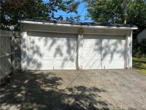 15805 Invermere Avenue Cleveland OH 44128