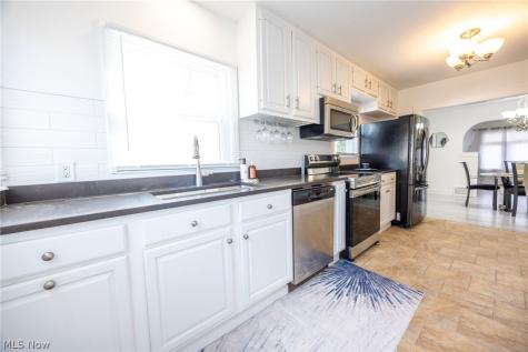 6502 Farnsworth Drive Parma OH 44129