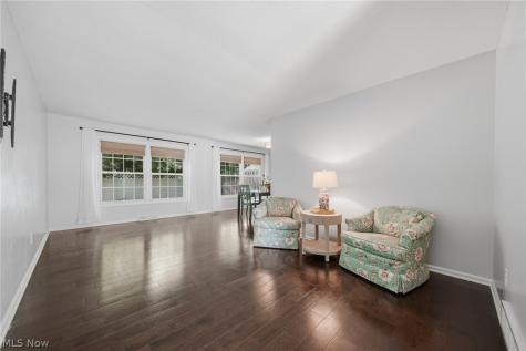 1484 Woodlake Boulevard Stow OH 44224