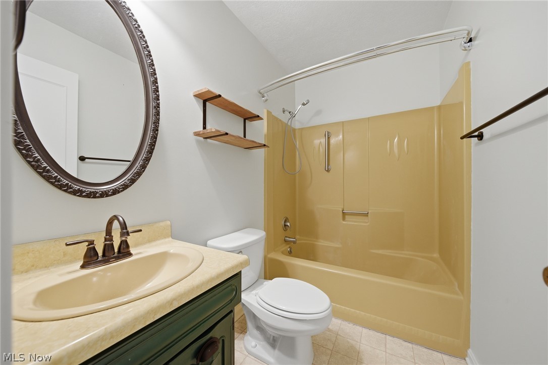 1484 Woodlake Boulevard Stow OH 44224