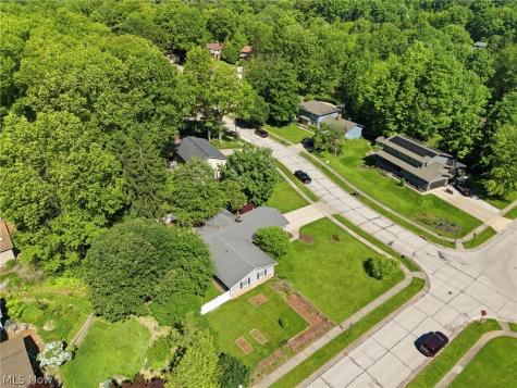1484 Woodlake Boulevard Stow OH 44224