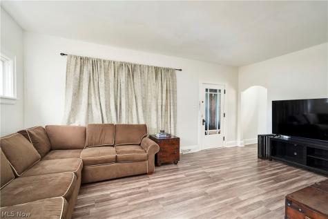 3091 N Bender Avenue Akron OH 44319