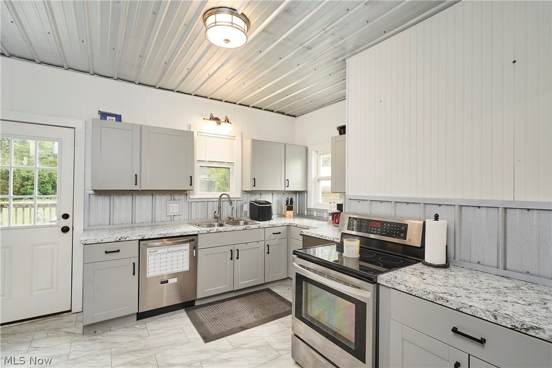 3091 N Bender Avenue Akron OH 44319