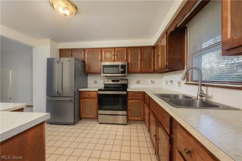 916 Buena Vista Canton OH 44714