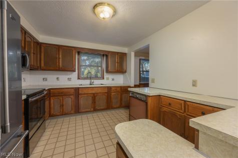 916 Buena Vista Canton OH 44714