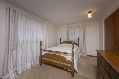 916 Buena Vista Canton OH 44714