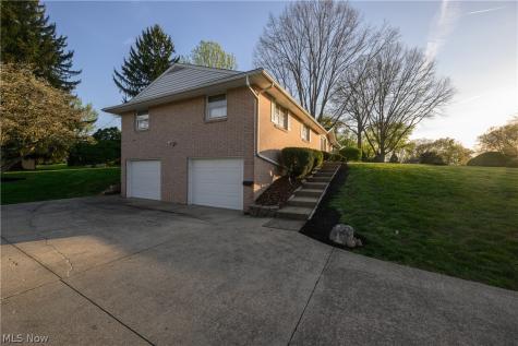 916 Buena Vista Canton OH 44714