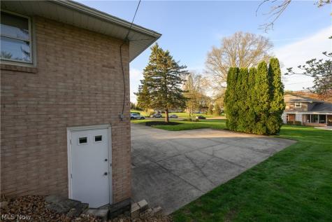 916 Buena Vista Canton OH 44714