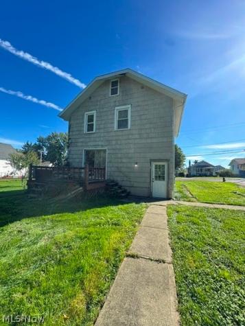 2003 Saint Elmo Avenue NE Canton OH 44714