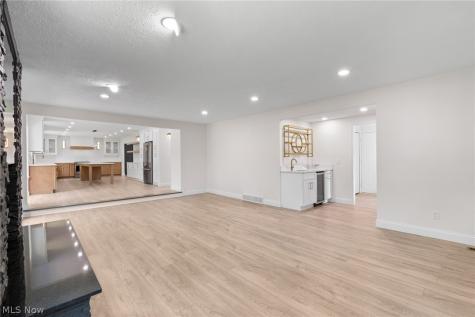 19286 Saratoga Trail Strongsville OH 44136