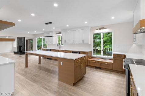 19286 Saratoga Trail Strongsville OH 44136