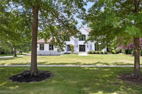 19286 Saratoga Trail Strongsville OH 44136