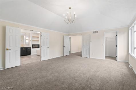 19286 Saratoga Trail Strongsville OH 44136
