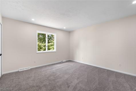 19286 Saratoga Trail Strongsville OH 44136