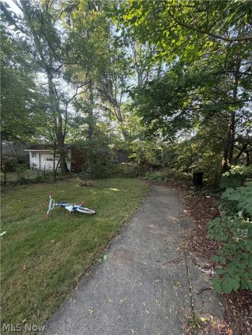 10610 Avon Avenue Cleveland OH 44105