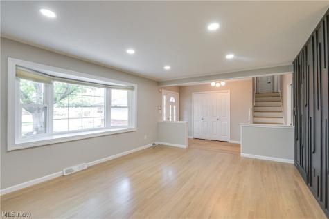 6366 Dunfield Drive Mayfield Heights OH 44143