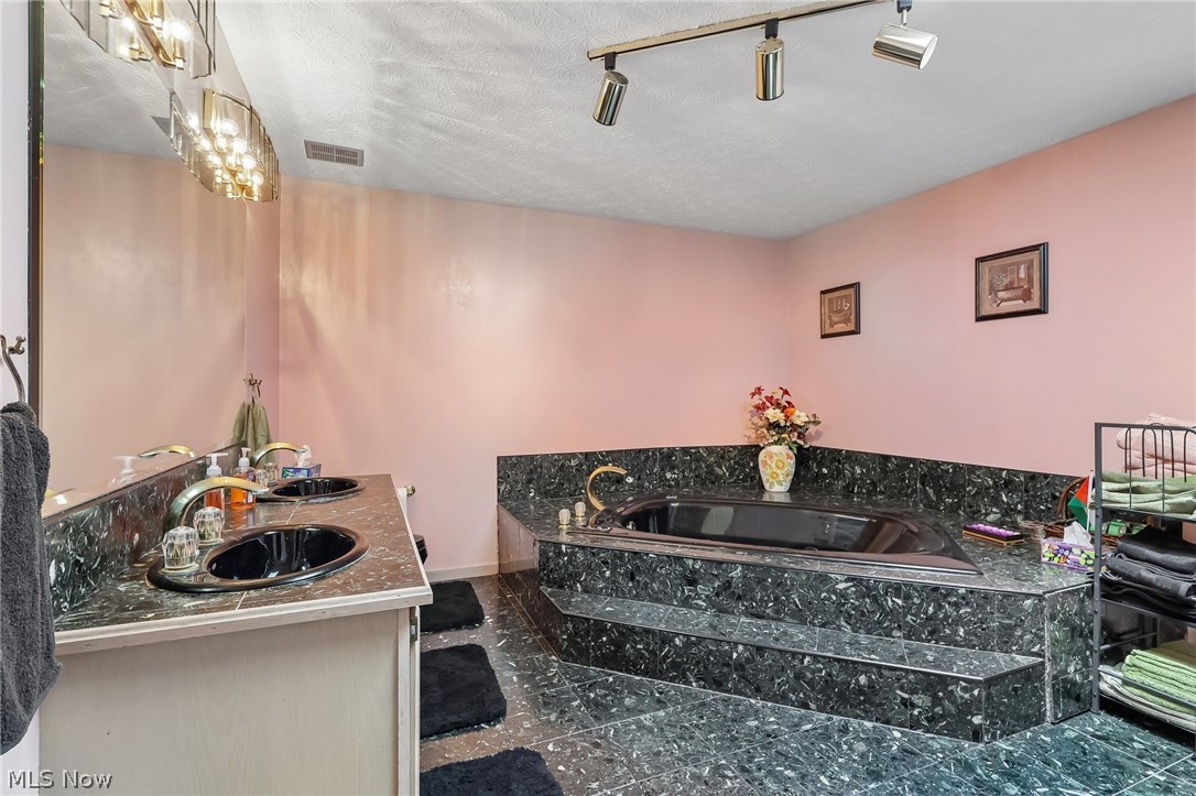 10037 Jamestown Drive North Royalton OH 44133