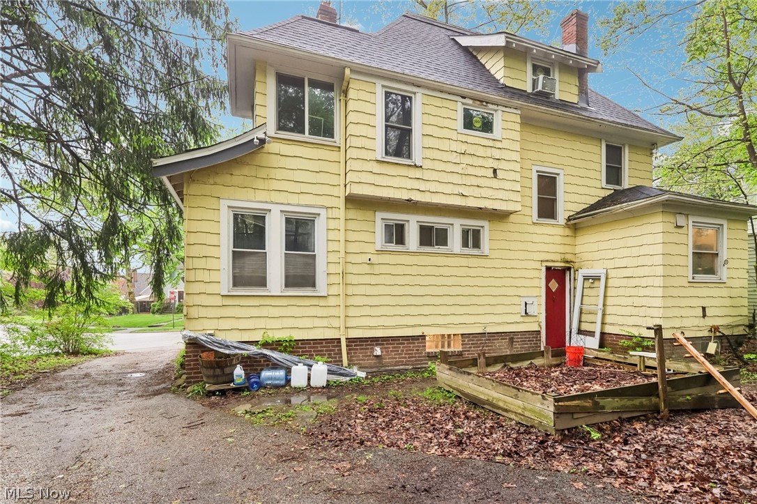 3590 Woodridge Road Cleveland Heights OH 44121