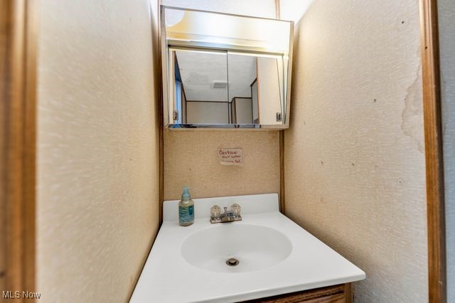 112 Vine Street Wellington OH 44090