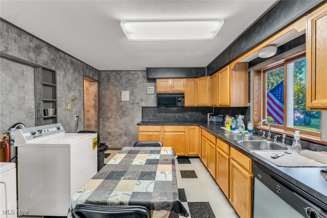 112 Vine Street Wellington OH 44090