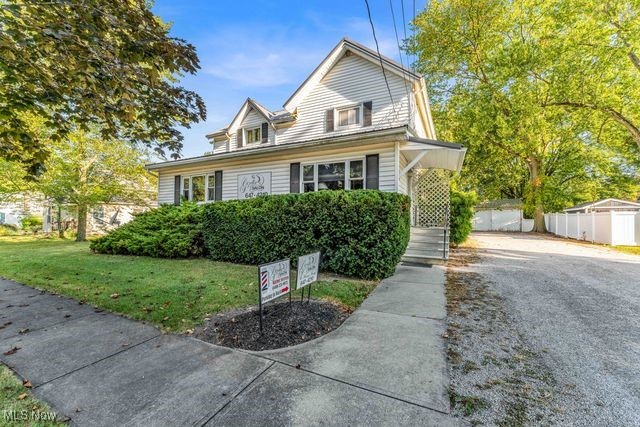 112 Vine Street Wellington OH 44090