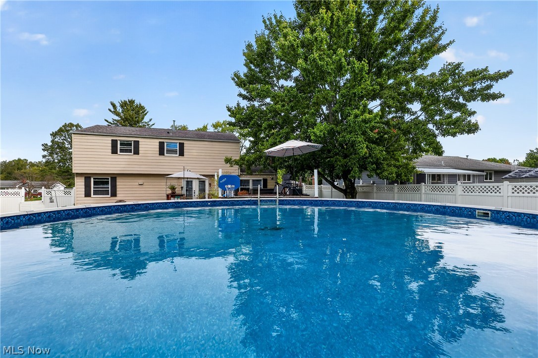 355 Earl Drive NW Warren OH 44483