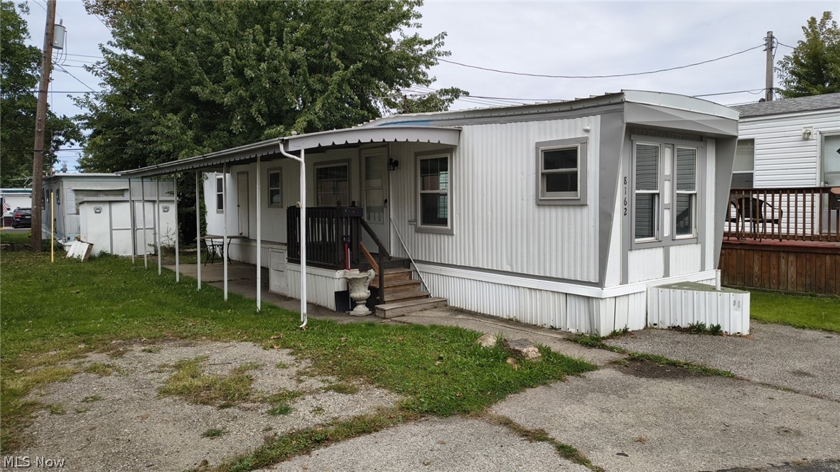 8162 Russell Lane Cleveland OH 44144