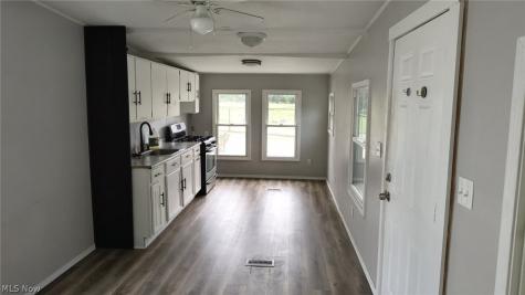 8162 Russell Lane Cleveland OH 44144