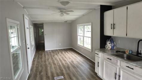 8162 Russell Lane Cleveland OH 44144