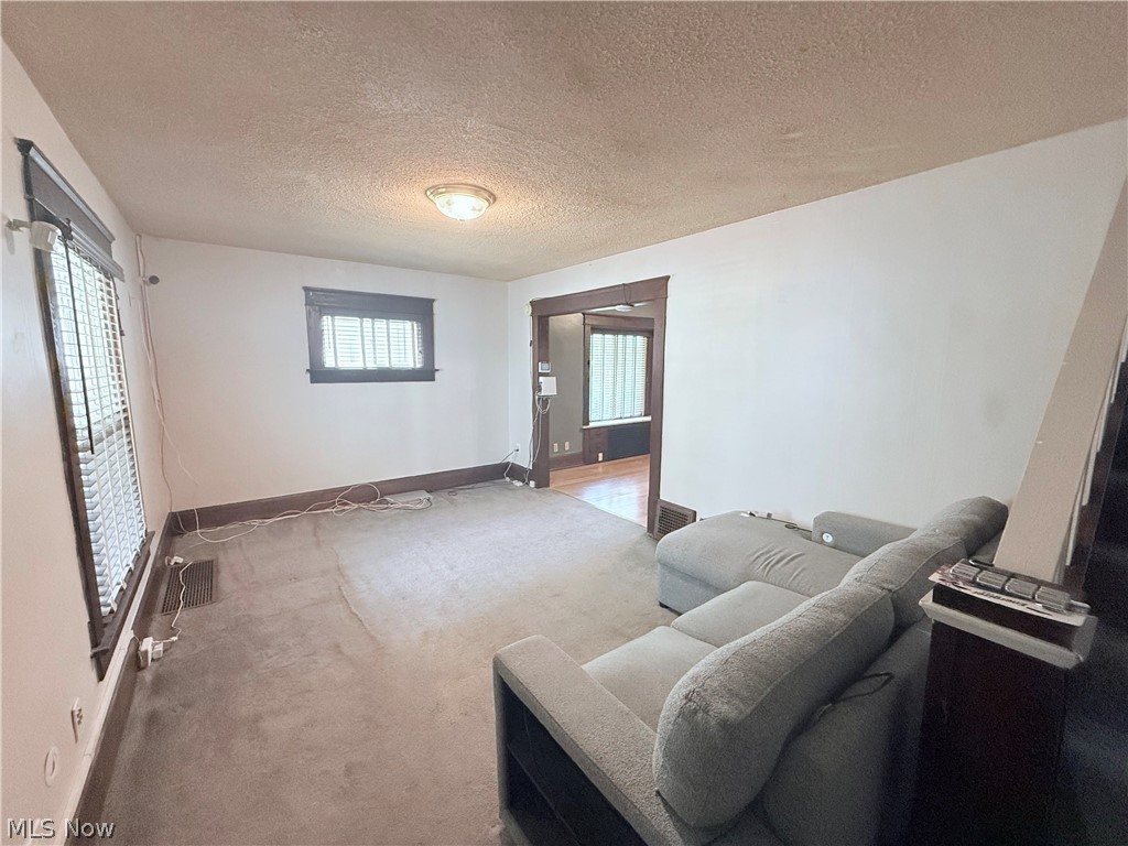 2132 10th Street SW Akron OH 44314