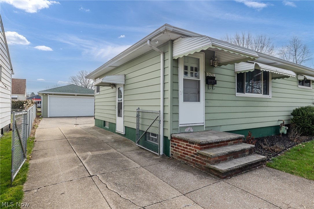 5249 W 150th Street Brook Park OH 44142