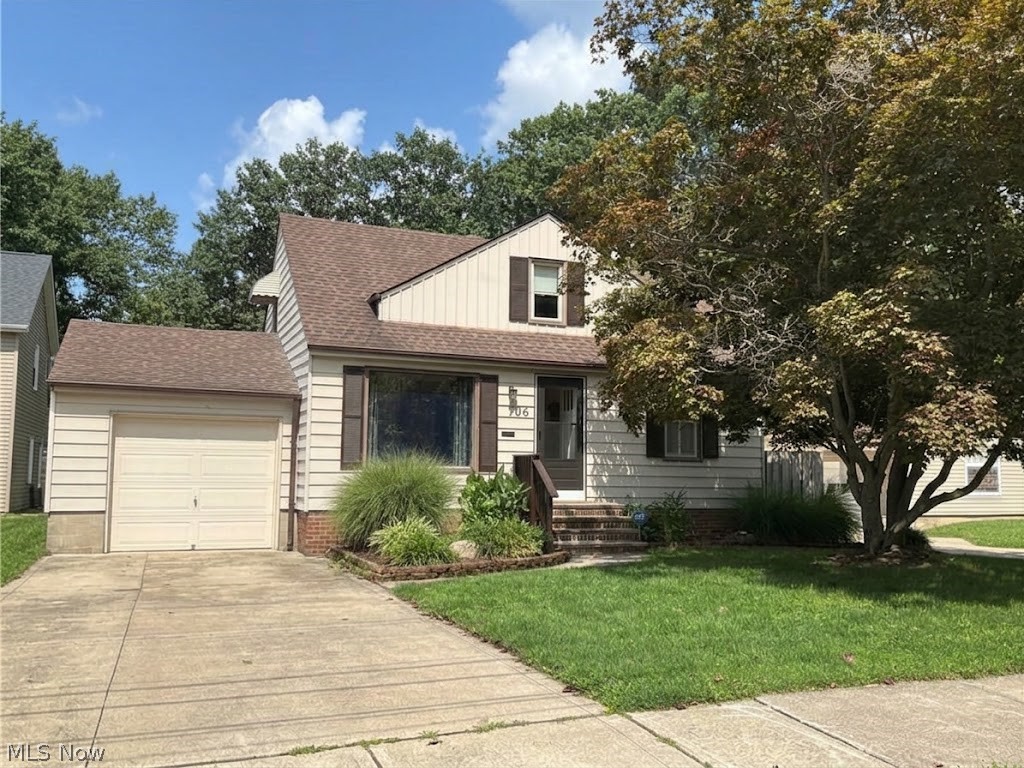 706 North Street Brooklyn Heights OH 44131