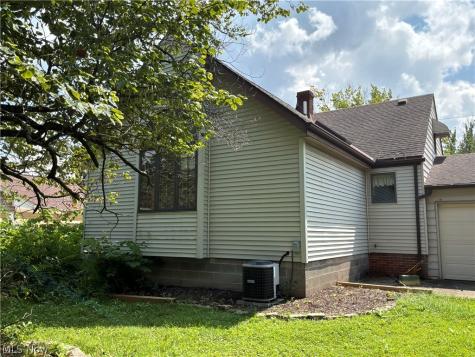 706 North Street Brooklyn Heights OH 44131