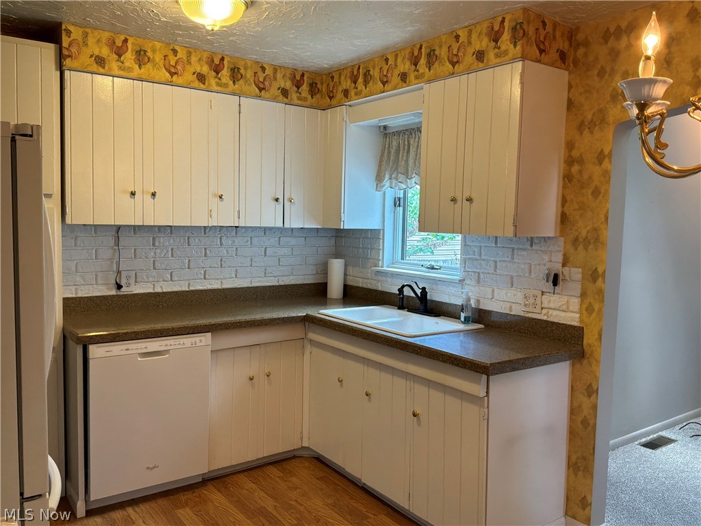 706 North Street Brooklyn Heights OH 44131