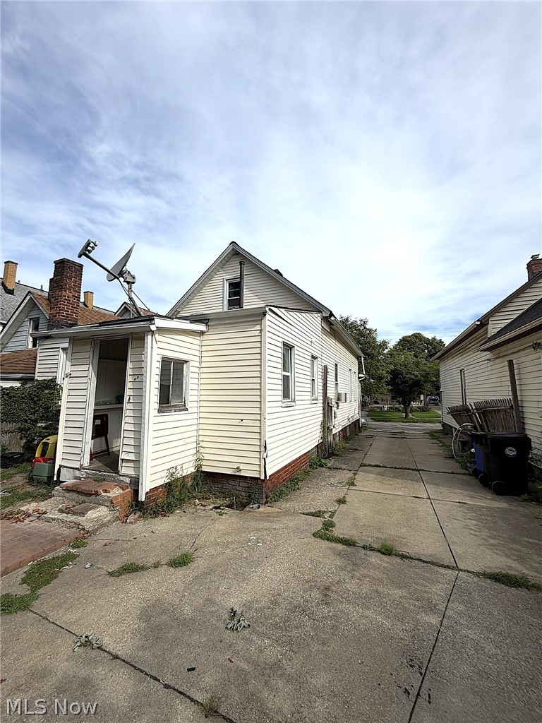 3707 Newark Avenue Cleveland OH 44109